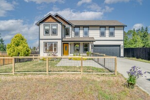 5058 S Honeymoon Bay Rd in Freeland, WA - Building Photo