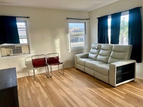 525 W Plymouth St in Inglewood, CA - Foto de edificio - Building Photo