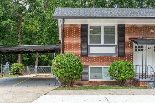 property at 40 Candlelight Ln SW