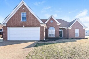 5602 Lakefront Dr in Horn Lake, MS - Building Photo