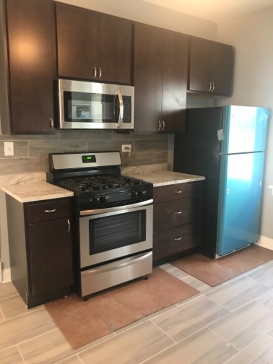 5027 W Sunnyside Ave in Chicago, IL - Building Photo