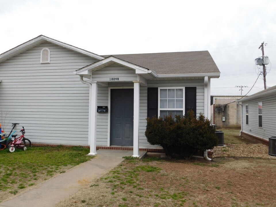 1809 N N St-Unit -B in Fort Smith, AR - Building Photo
