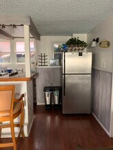 306 17th St, Unit Beach Cottage in Manhattan Beach, CA - Foto de edificio - Building Photo