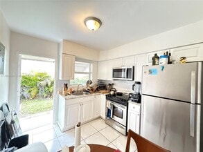 1049 SW 3rd St in Hallandale Beach, FL - Building Photo - Building Photo