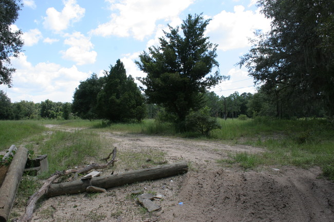 Morris Bridge Rd in Thonotosassa, FL - Building Photo - Building Photo