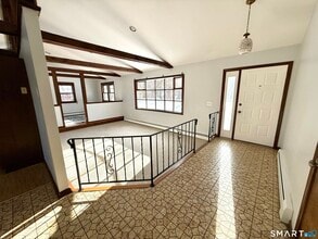 27 White Oak Rd in Shelton, CT - Building Photo - Building Photo