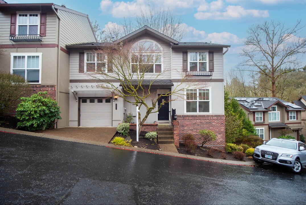 2377 NW Burkhart Dr in Portland, OR - Building Photo