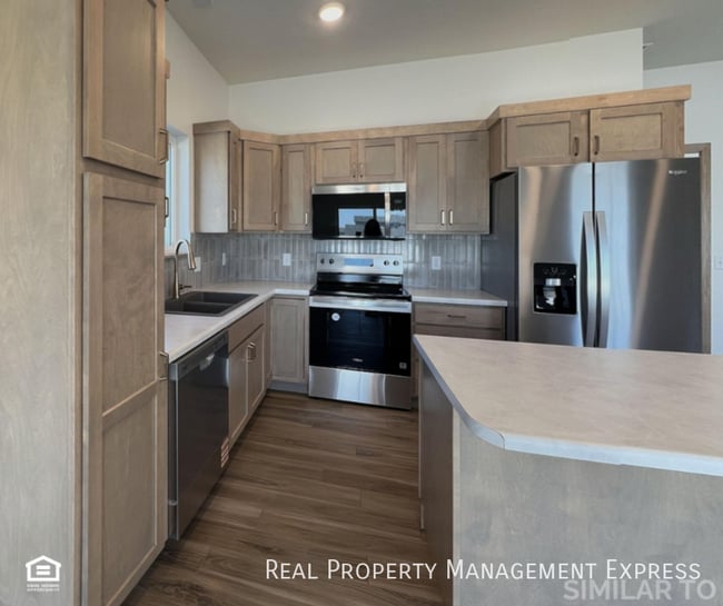 Modern 3 Bed 2.5 Bath Townhome Located in in Sioux Falls, SD - Building Photo - Building Photo