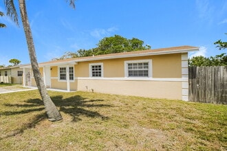 521 SW 11th Dr in Deerfield Beach, FL - Foto de edificio - Building Photo