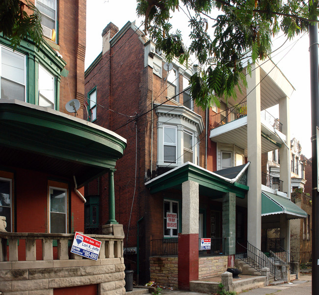 4139 W Girard Ave in Philadelphia, PA - Foto de edificio - Building Photo