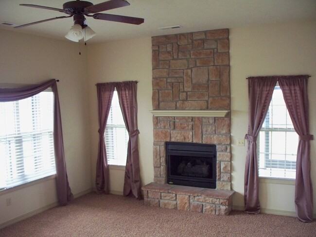 27 Bunker Dr in Reeds Spring, MO - Building Photo - Building Photo