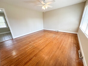 1923 Northbrook Dr in Charlotte, NC - Building Photo - Building Photo