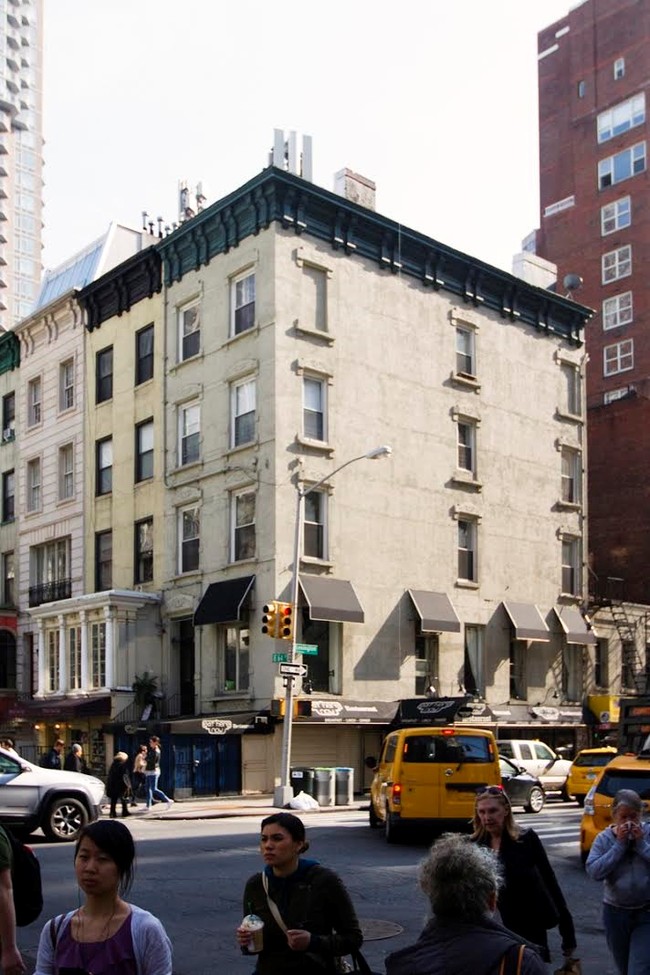 154 E 64th St in New York, NY - Building Photo - Building Photo