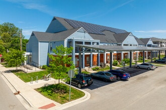 Parks Edge at McKinnie Commons in Fort Wayne, IN - Building Photo - Building Photo