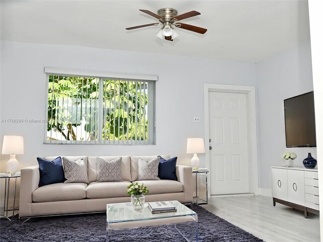 747 NW 5th Ct in Hallandale Beach, FL - Building Photo - Building Photo