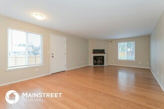 12009 163rd St Ct E in Puyallup, WA - Foto de edificio - Building Photo