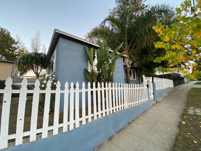 1044 Tremont St in Los Angeles, CA - Building Photo - Building Photo