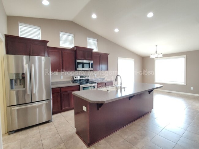 603 Hilltop View St in Richland, WA - Building Photo - Building Photo