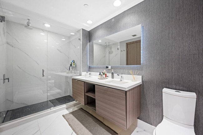 1060 Brickell Ave, Unit 2200 in Miami, FL - Building Photo - Building Photo