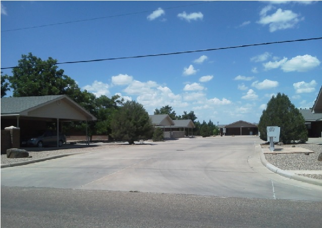 Pecan Woods Estates in Portales, NM - Foto de edificio