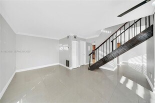 6864 SW 114th Pl in Miami, FL - Building Photo