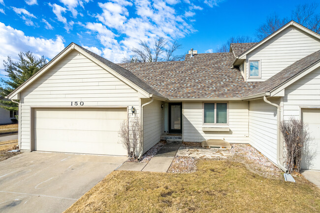 The Pines at Meadow Point in West Des Moines, IA - Foto de edificio - Building Photo