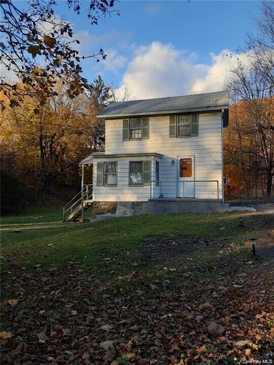 2 Oxford Depot Rd in Chester, NY - Building Photo