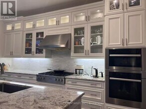 51 Bridgepointe Ct in Aurora, ON - Building Photo - Building Photo
