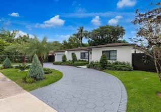 5641 SW 67th Ave in South Miami, FL - Building Photo - Building Photo