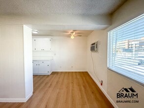 4636 Laurel Canyon Blvd in Los Angeles, CA - Foto de edificio - Building Photo