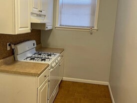 202 Ackerman Ave in Clifton, NJ - Building Photo