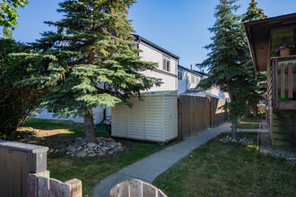 4610 75 St NW in Calgary, AB - Building Photo - Building Photo