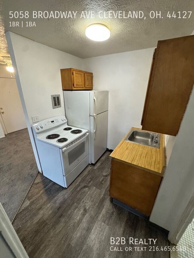 5058 Broadway Ave in Cleveland, OH - Building Photo - Building Photo