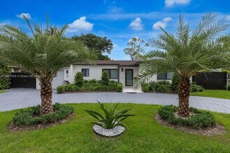 5641 SW 67th Ave in South Miami, FL - Building Photo - Building Photo