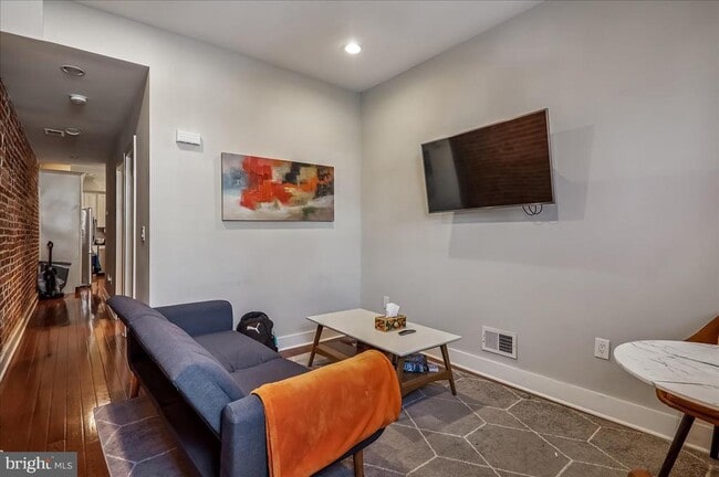 property at 30 Hanover Pl NW