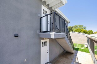 1607 Vuelta Grande Ave in Long Beach, CA - Building Photo