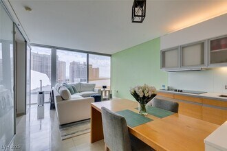 3722 Las Vegas Blvd S, Unit 2 in Las Vegas, NV - Building Photo - Building Photo