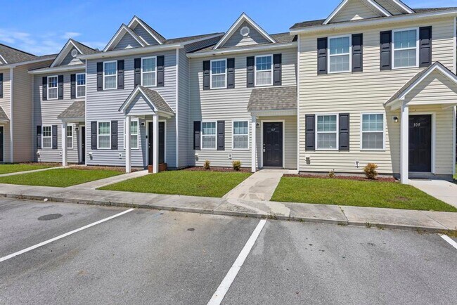 101 Virginia's Landing Ct in Richlands, NC - Building Photo - Building Photo