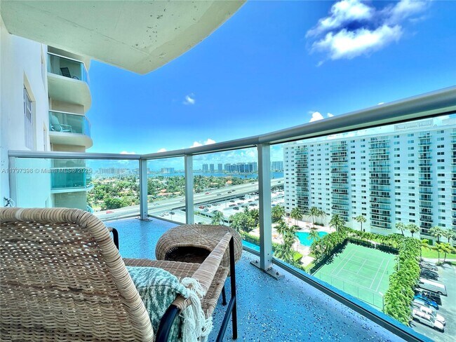 19370 Collins Ave in Sunny Isles Beach, FL - Building Photo - Building Photo