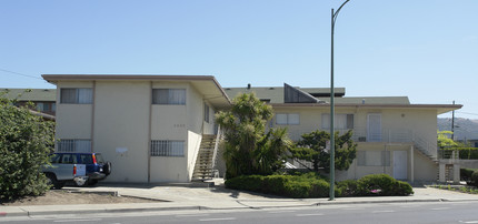 5600 Bancroft Ave in Oakland, CA - Building Photo - Building Photo