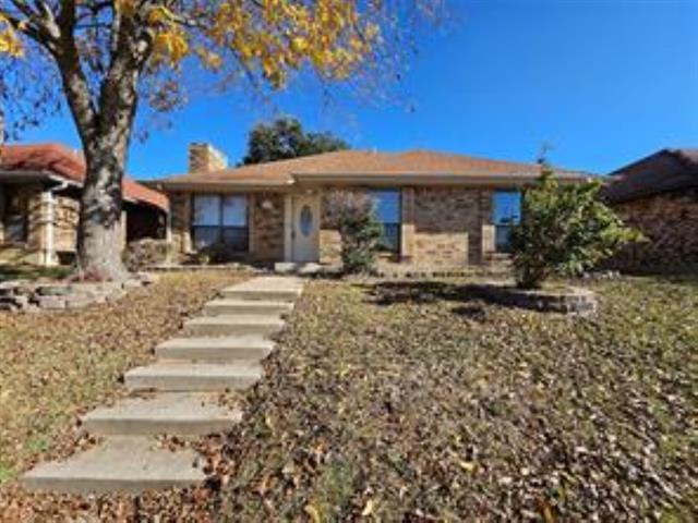 2008 Cottonwood Rd in Carrollton, TX - Building Photo