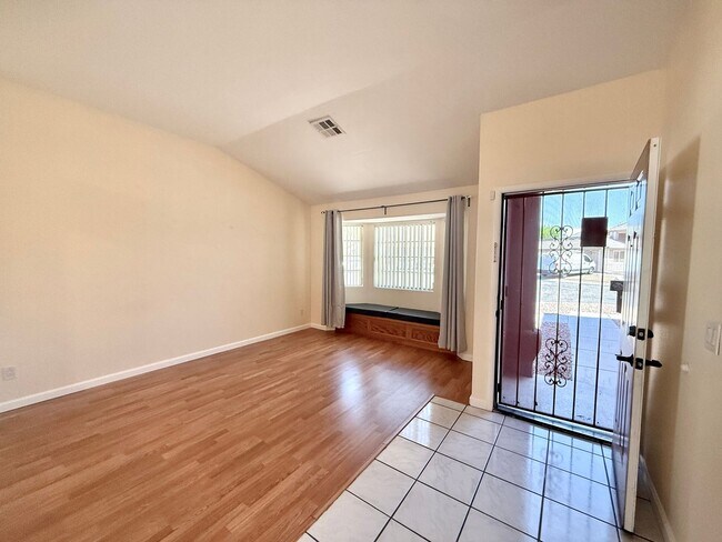 6701 W Willow Lake Ct in Las Vegas, NV - Building Photo - Building Photo