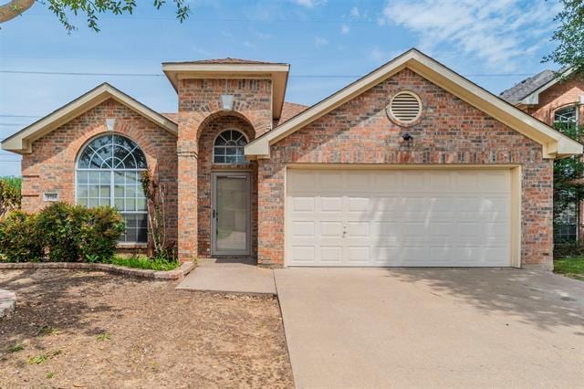 property at 2758 Red Oak Dr