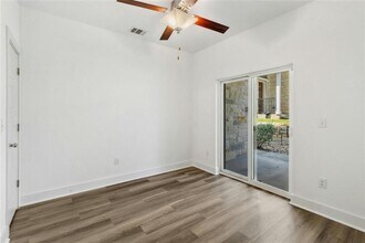 7205 Bassett Ct in Austin, TX - Building Photo - Building Photo