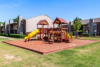 Tamarack Place Apartments in Tulsa, OK - Building Photo - Building Photo