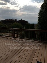 6736 38th Ave SW in Seattle, WA - Building Photo - Building Photo