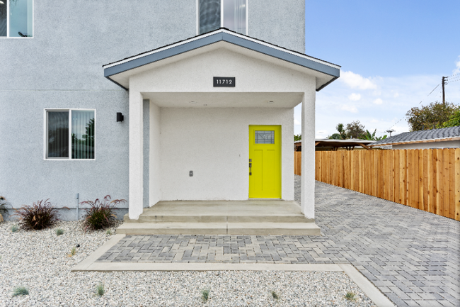 11712 Parmelee Ave in Los Angeles, CA - Building Photo - Building Photo