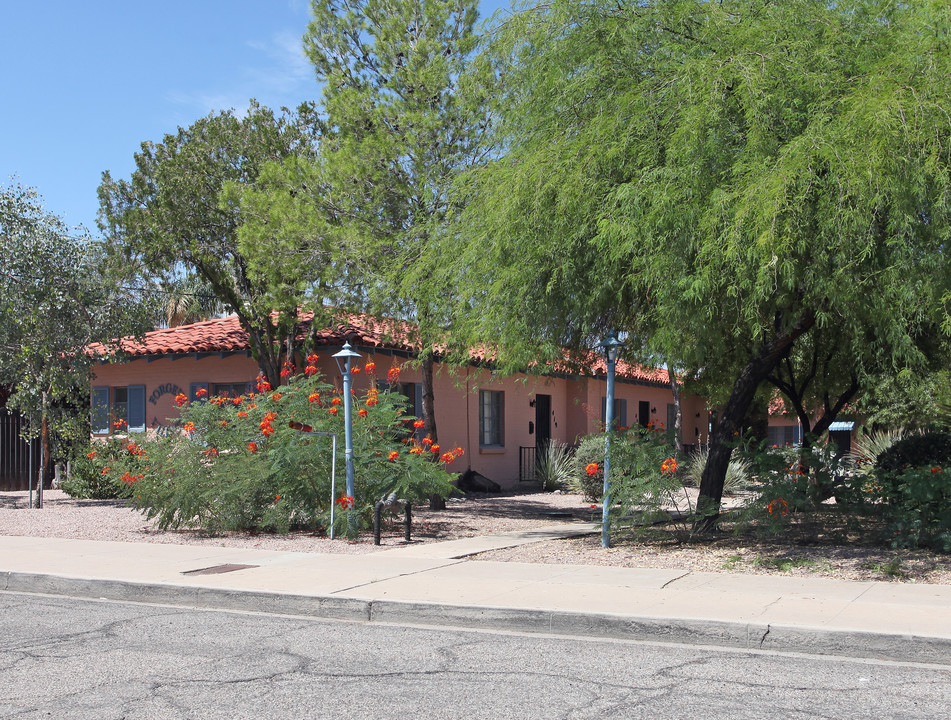 Forgeus Village Apartments in Tucson, AZ - Foto de edificio