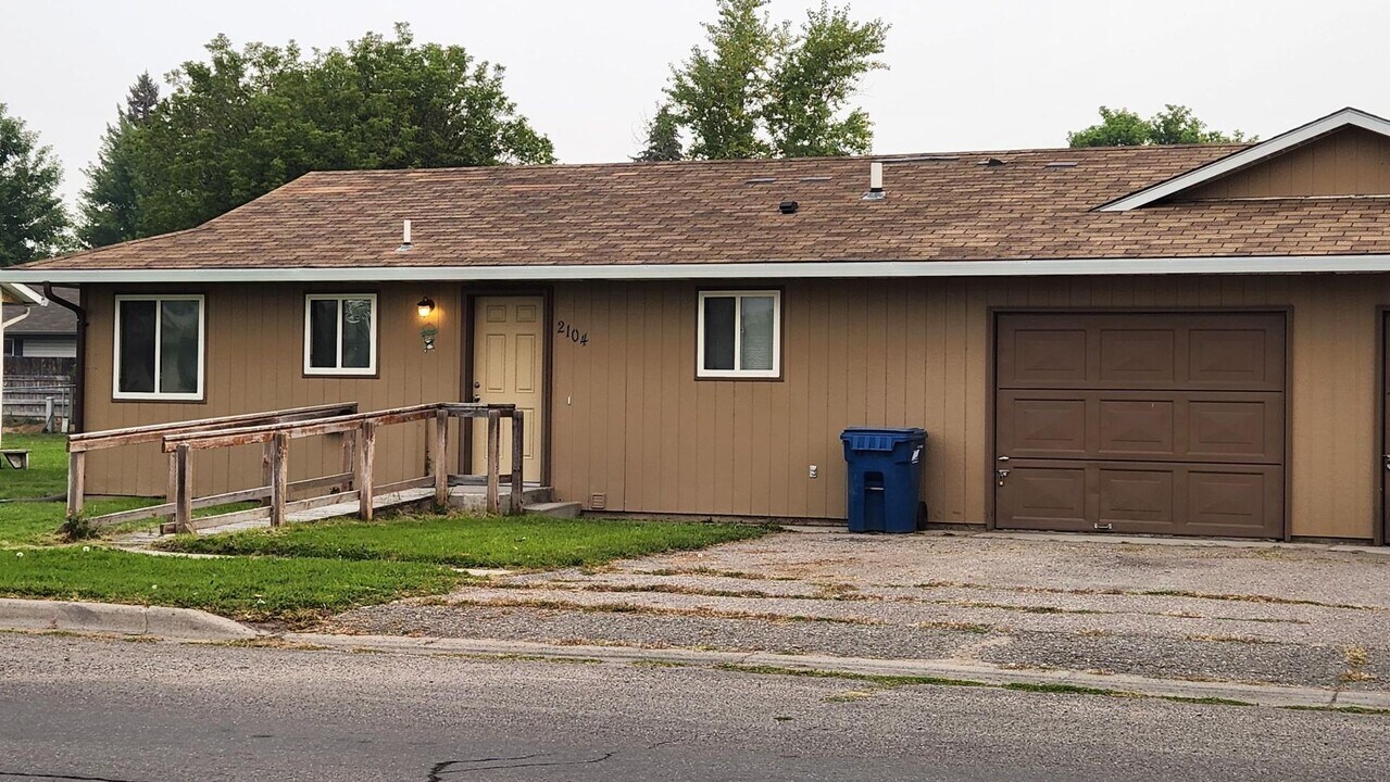 2102-2104 Wyoming St in Missoula, MT - Building Photo