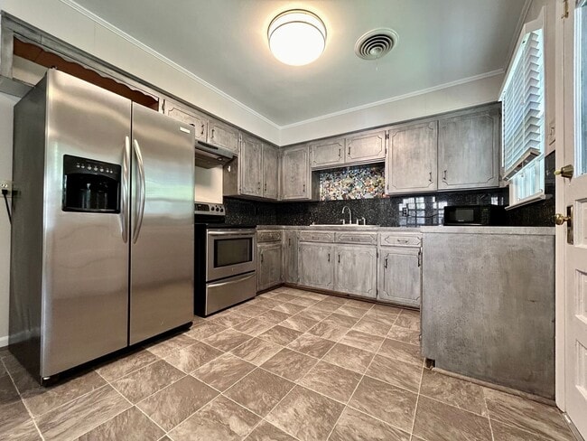 4411/4411.5-44115 Poplar St in Baton Rouge, LA - Foto de edificio - Building Photo